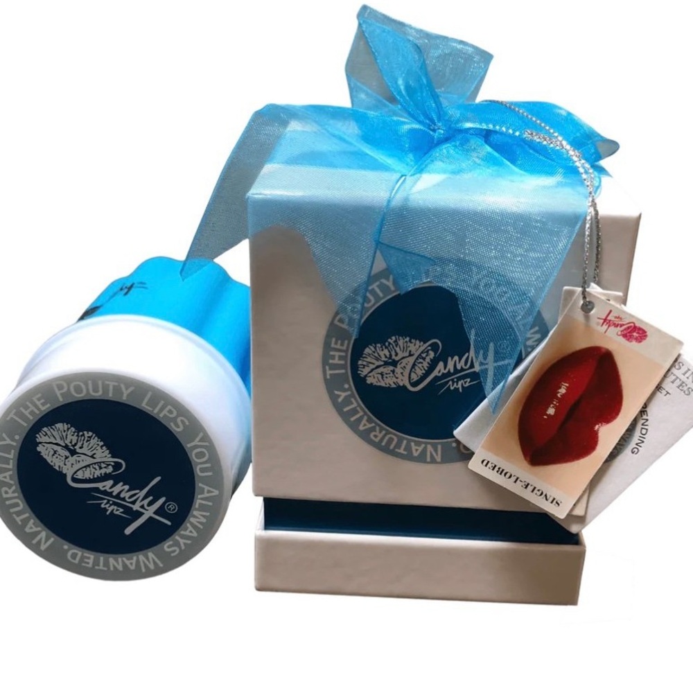 Blue (single-lobed) lip plumpers are suitable for full lips users (M-L).